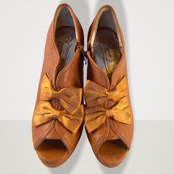 Poetic Licence London Heels size 6.5 US, 4.5" heel Brown/Tan with two bows - Picture 4 of 12